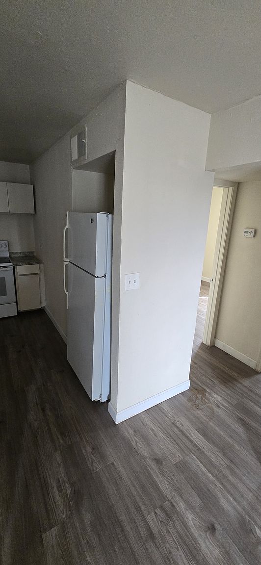 398 N 20th Dr APT 1 photo 5