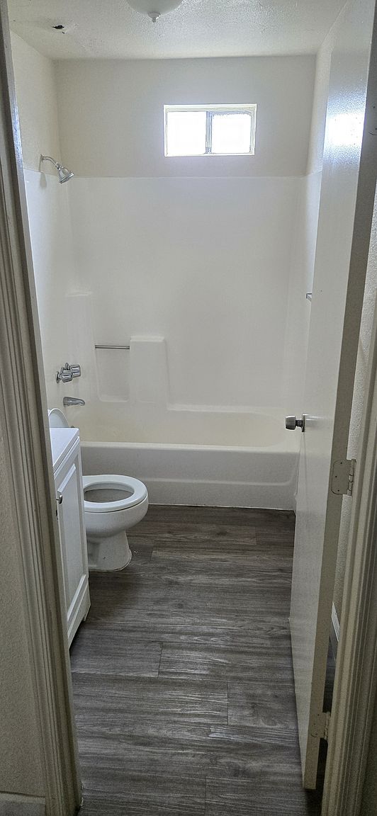 398 N 20th Dr APT 1 photo 4