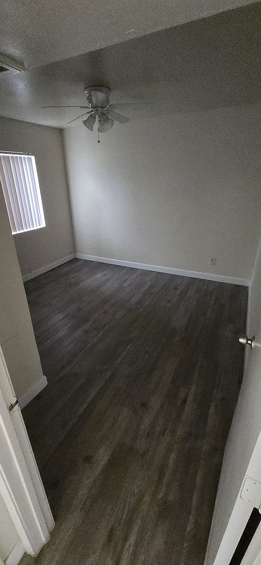 398 N 20th Dr APT 1 photo 2