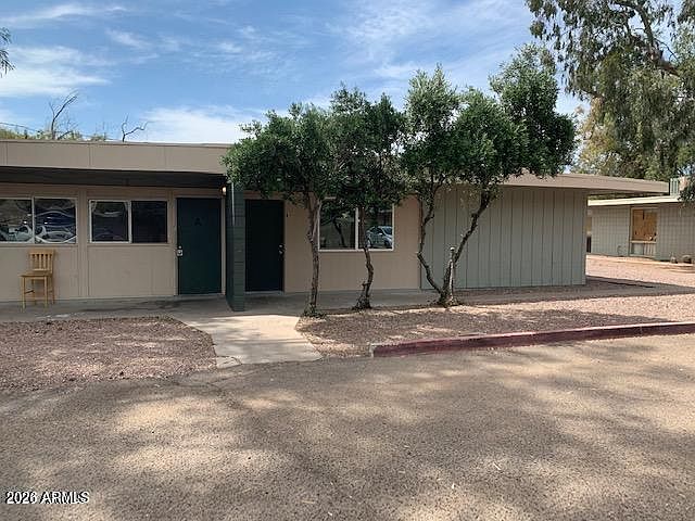 2030 W Cactus Rd photo 3