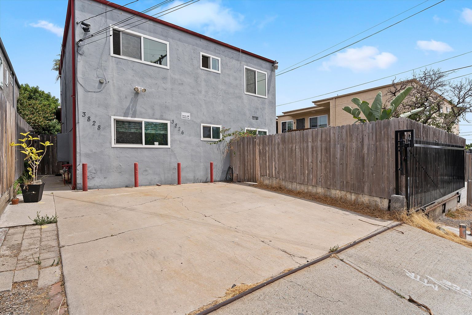3826 Swift Ave photo 2