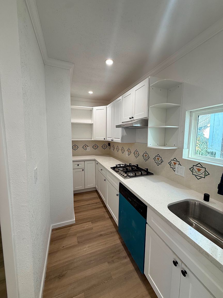 417 2nd St photo 5