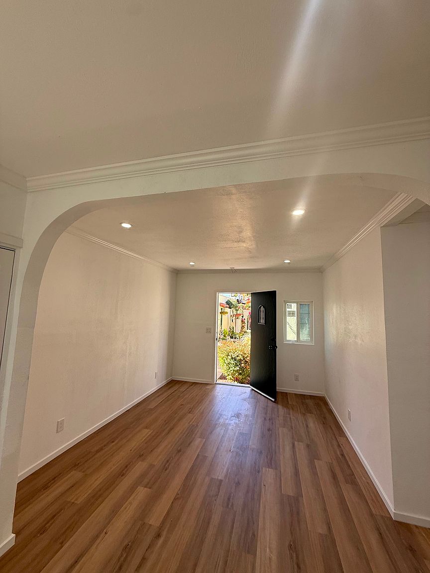 417 2nd St photo 3