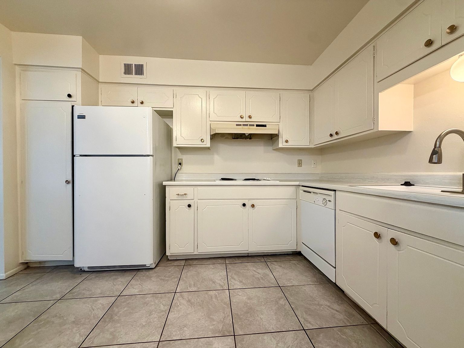 820 E Maryland Ave unit 820-13 photo 4