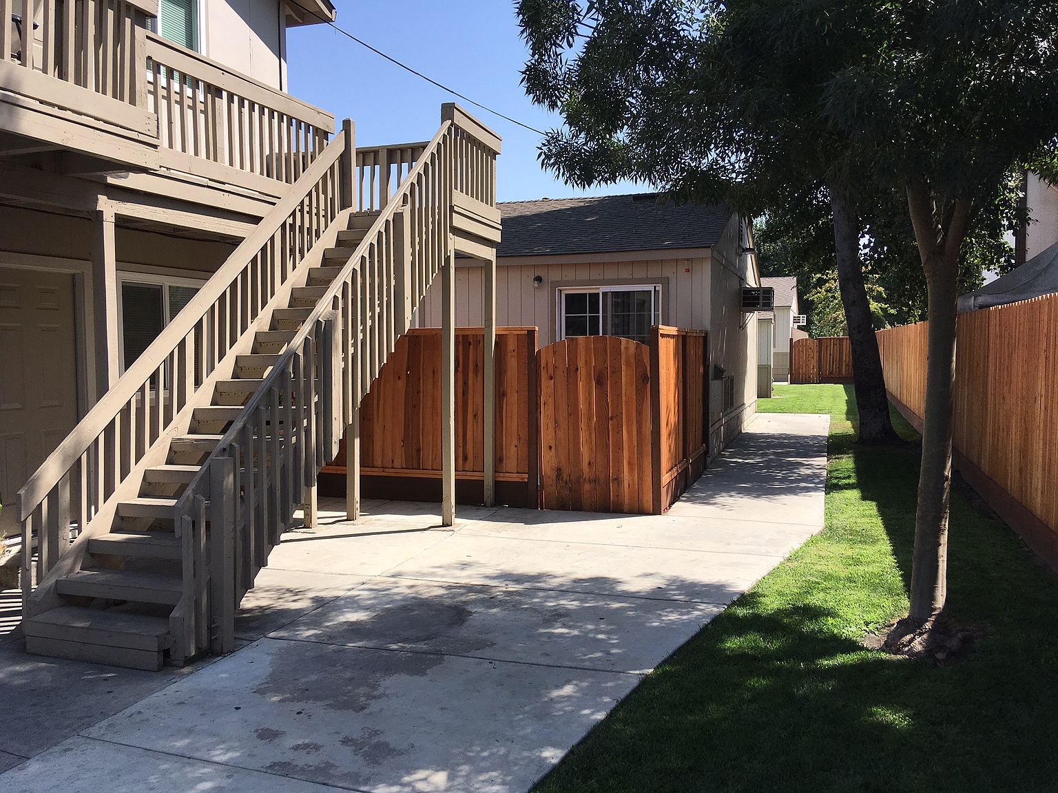 220 W Carlton Way photo 2