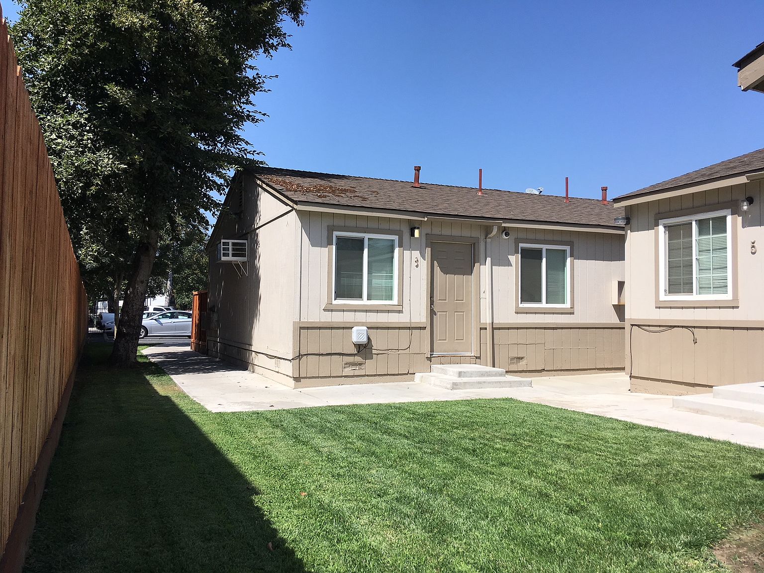 220 W Carlton Way photo 4