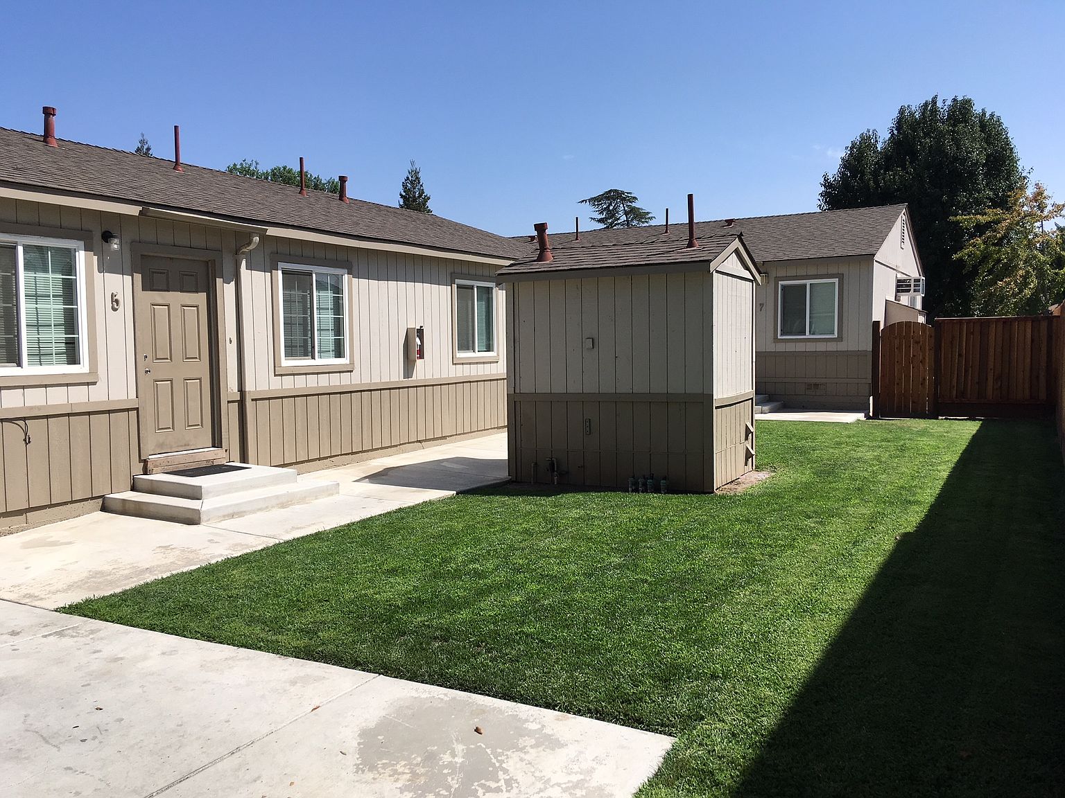 220 W Carlton Way photo 3