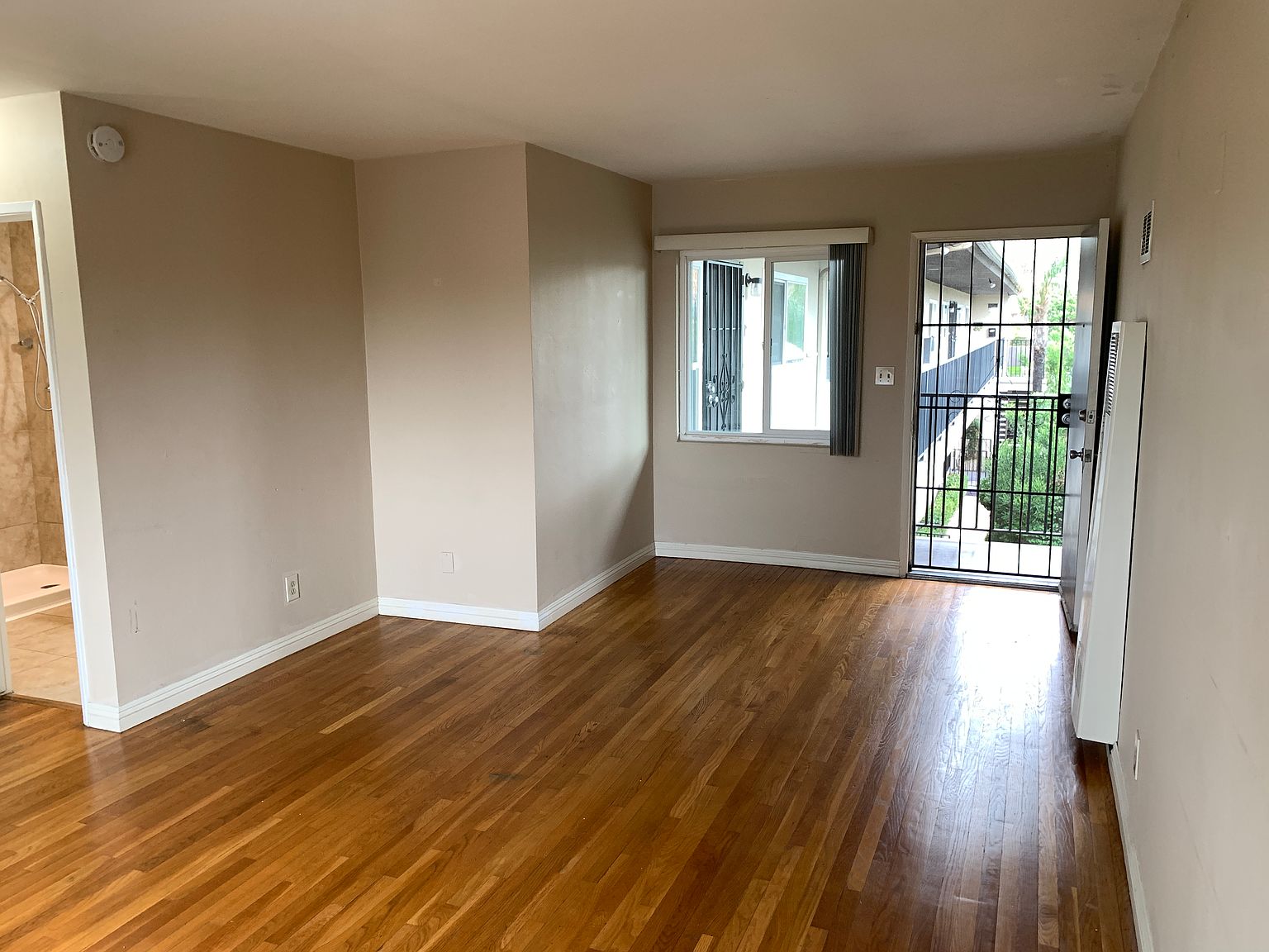 4480 Euclid Ave photo 2