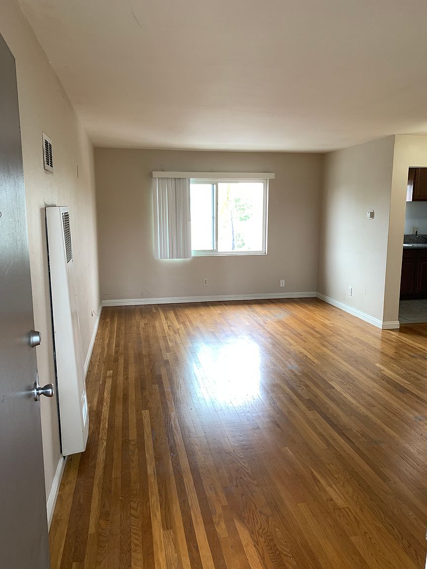 4480 Euclid Ave photo 3