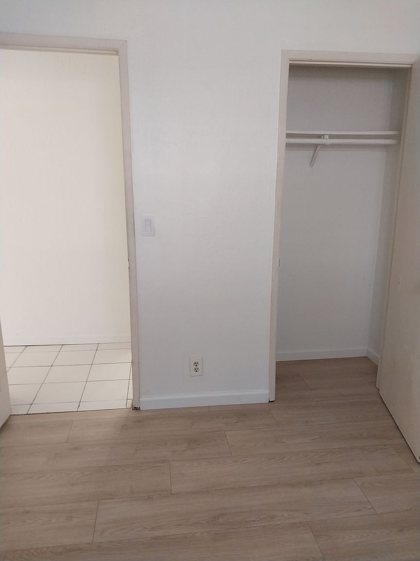 313 Raymond St photo 5