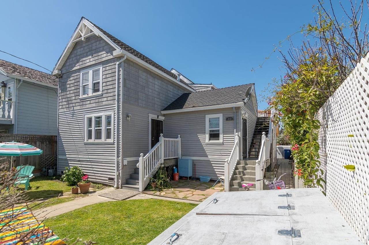 313 Raymond St photo 4