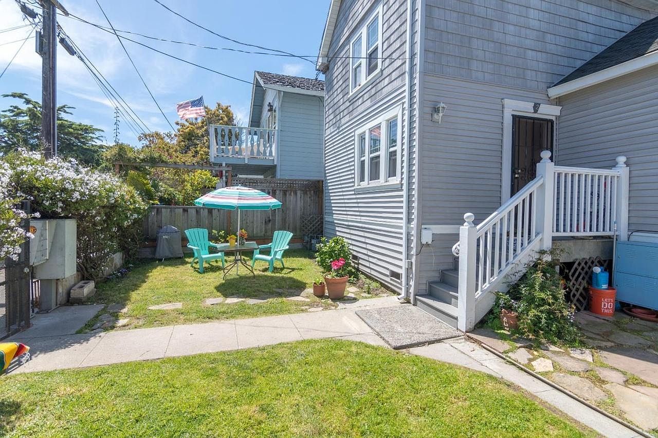 313 Raymond St photo 3