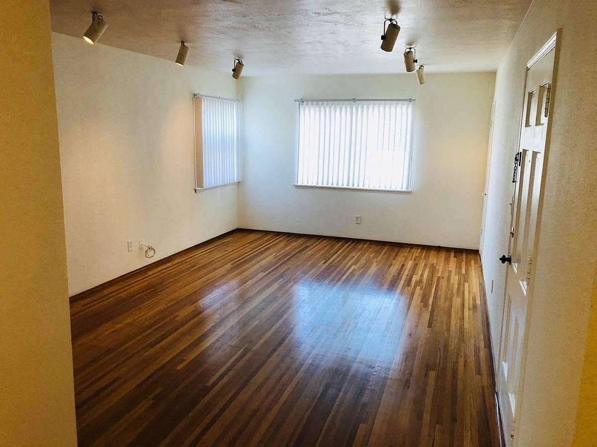 4454 49th St photo 2