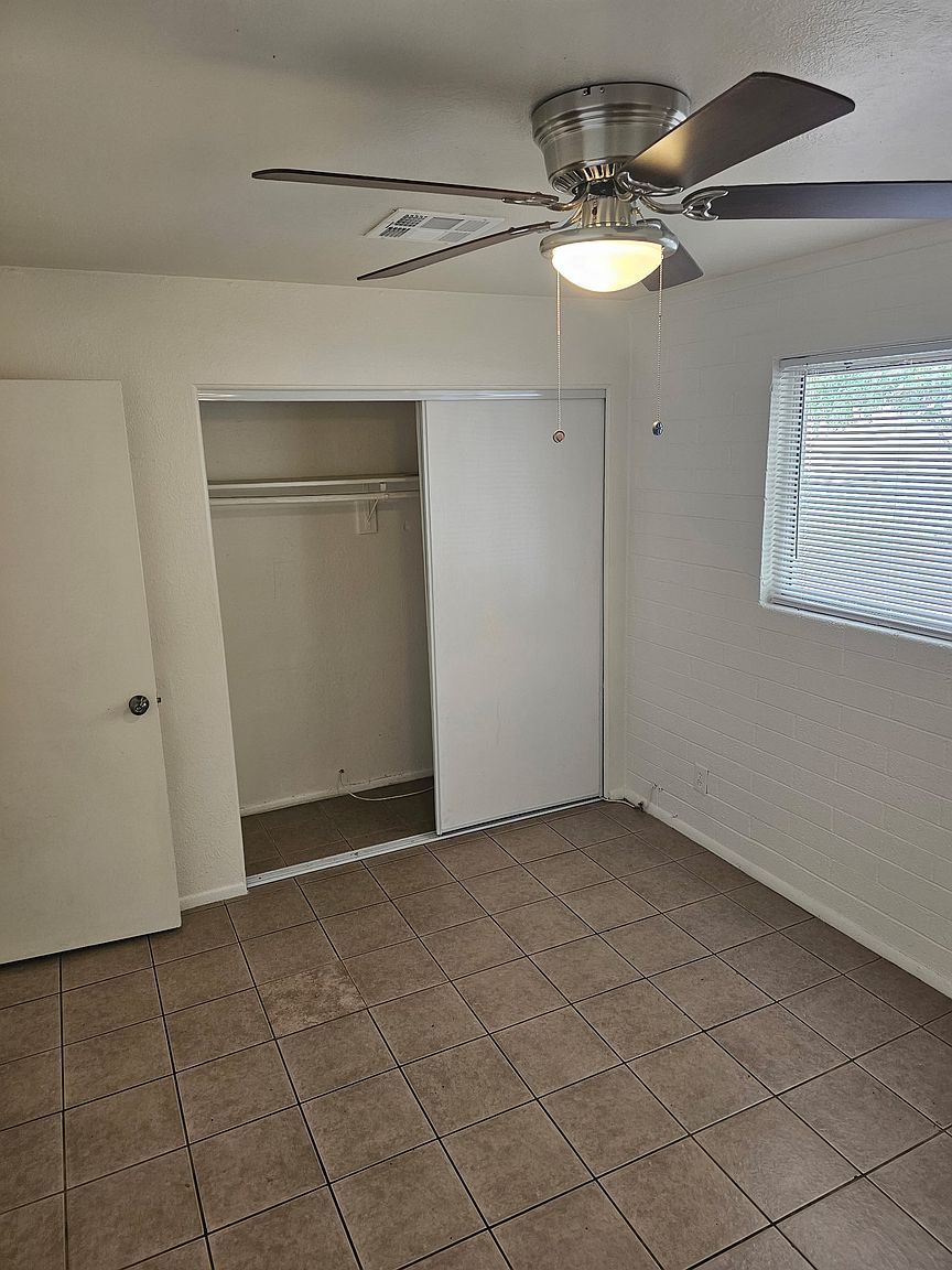 2425 W Montebello Ave photo 4