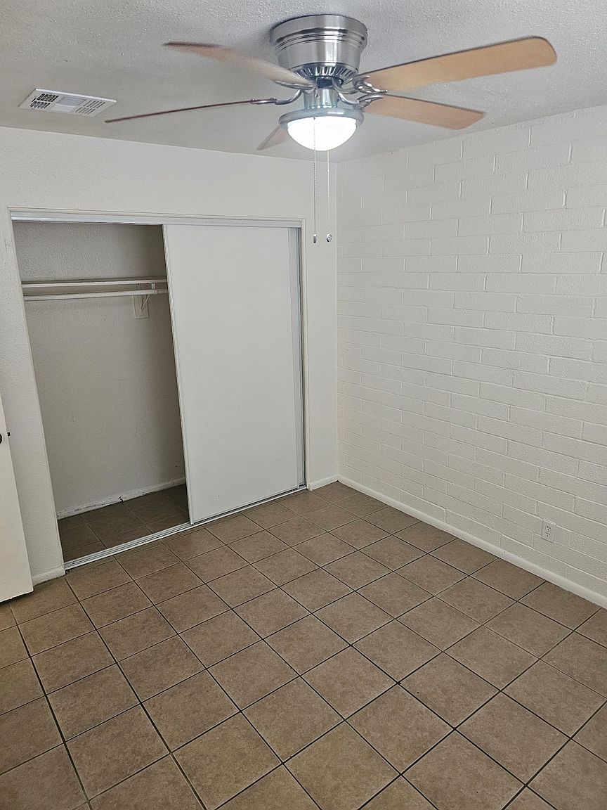2425 W Montebello Ave photo 3