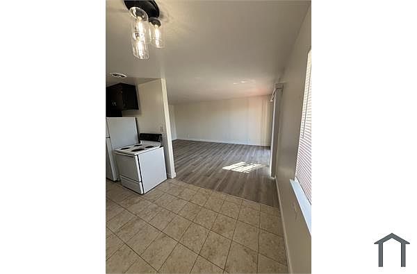 161 Hilborn St photo 5