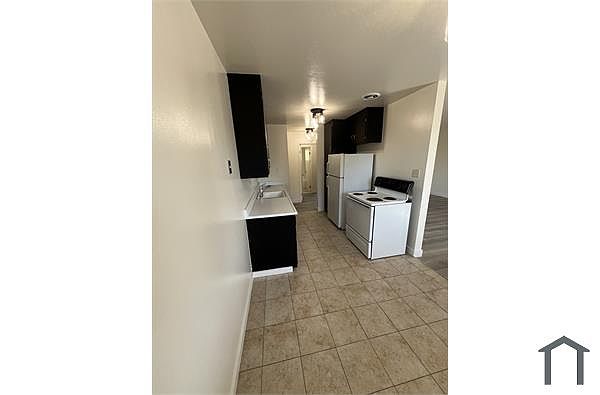 161 Hilborn St photo 4
