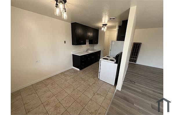 161 Hilborn St photo 3