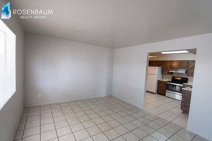 733 S Morris Cir APT 1 photo 2