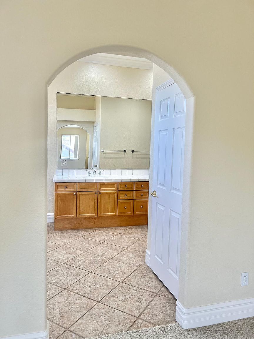6835 Urubu St photo 3
