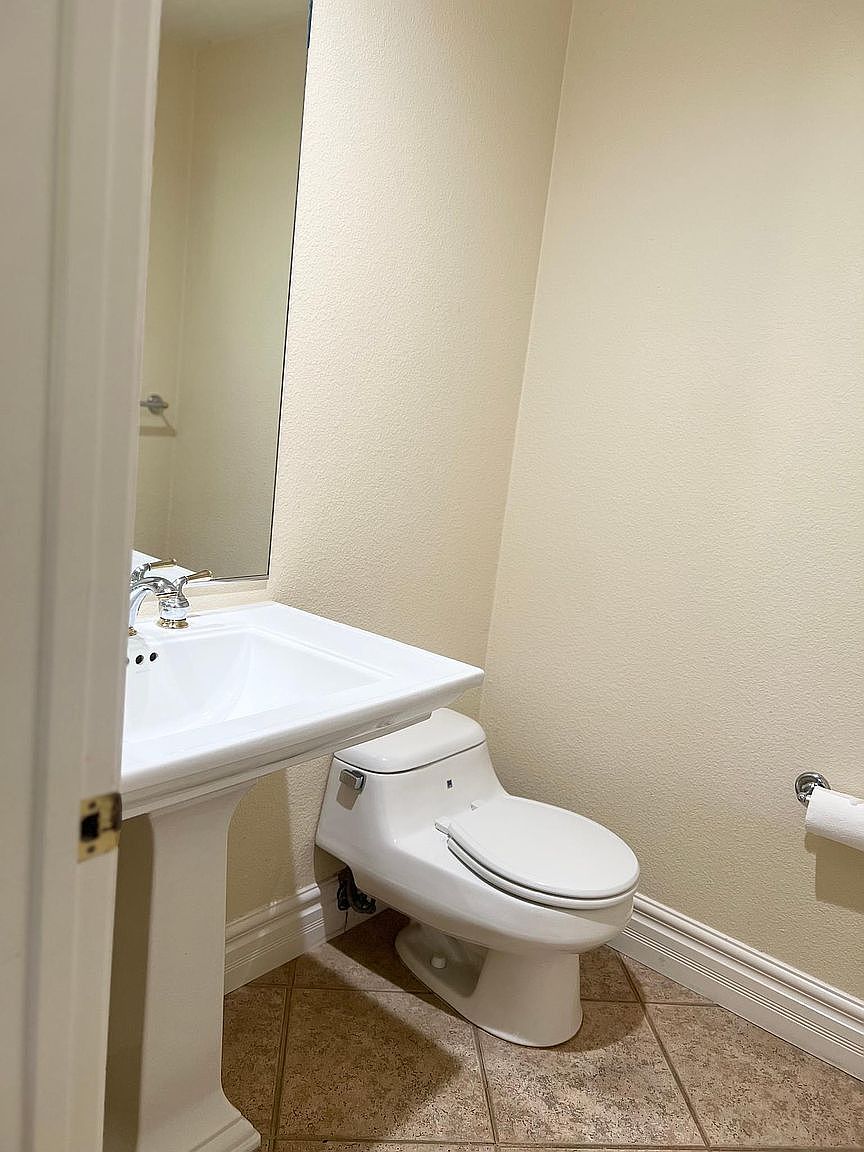 6835 Urubu St photo 2
