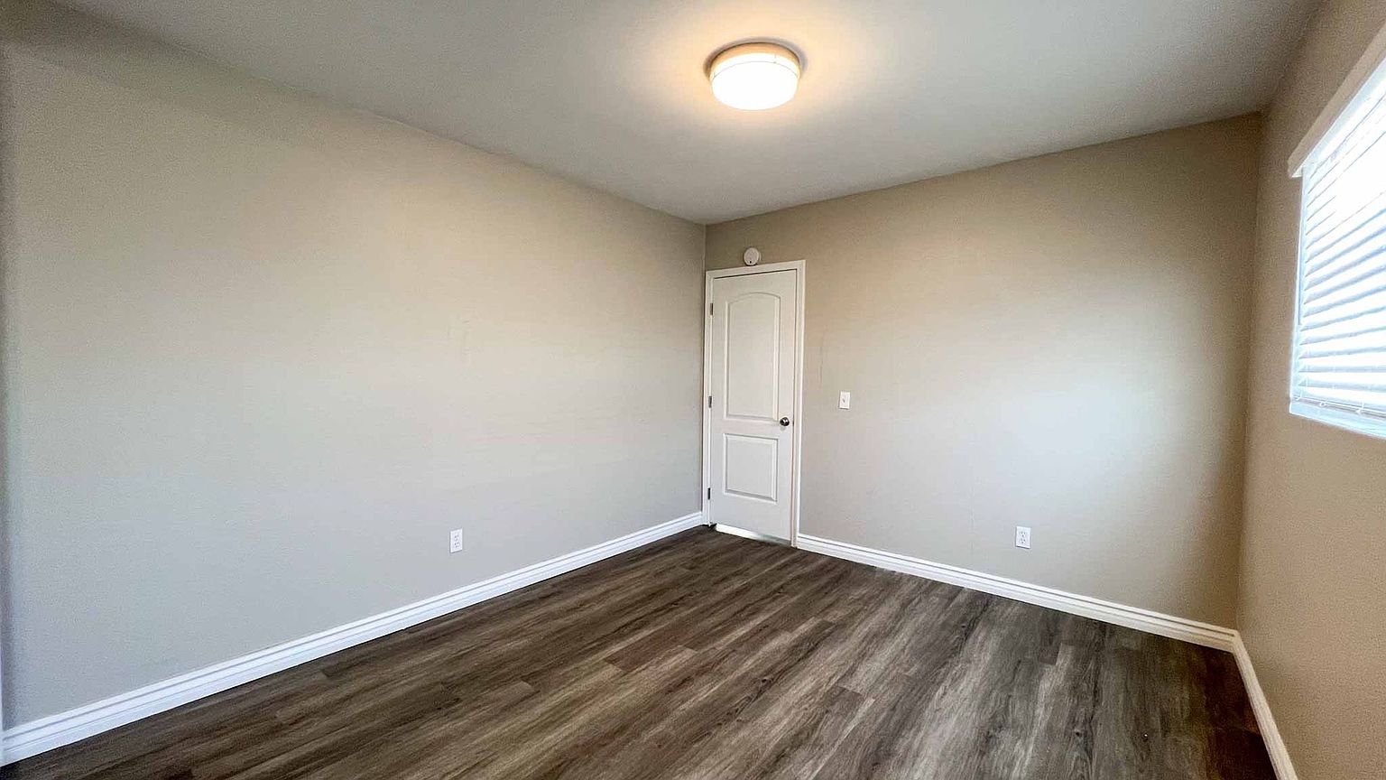 1 beds  1.0 baths photo 5