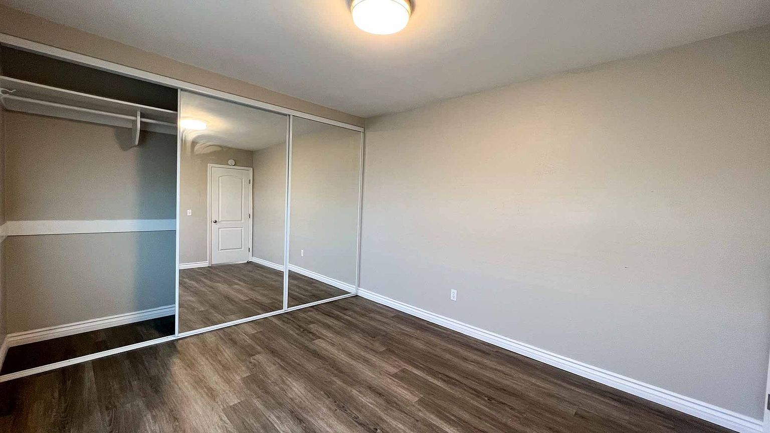 1 beds  1.0 baths photo 4