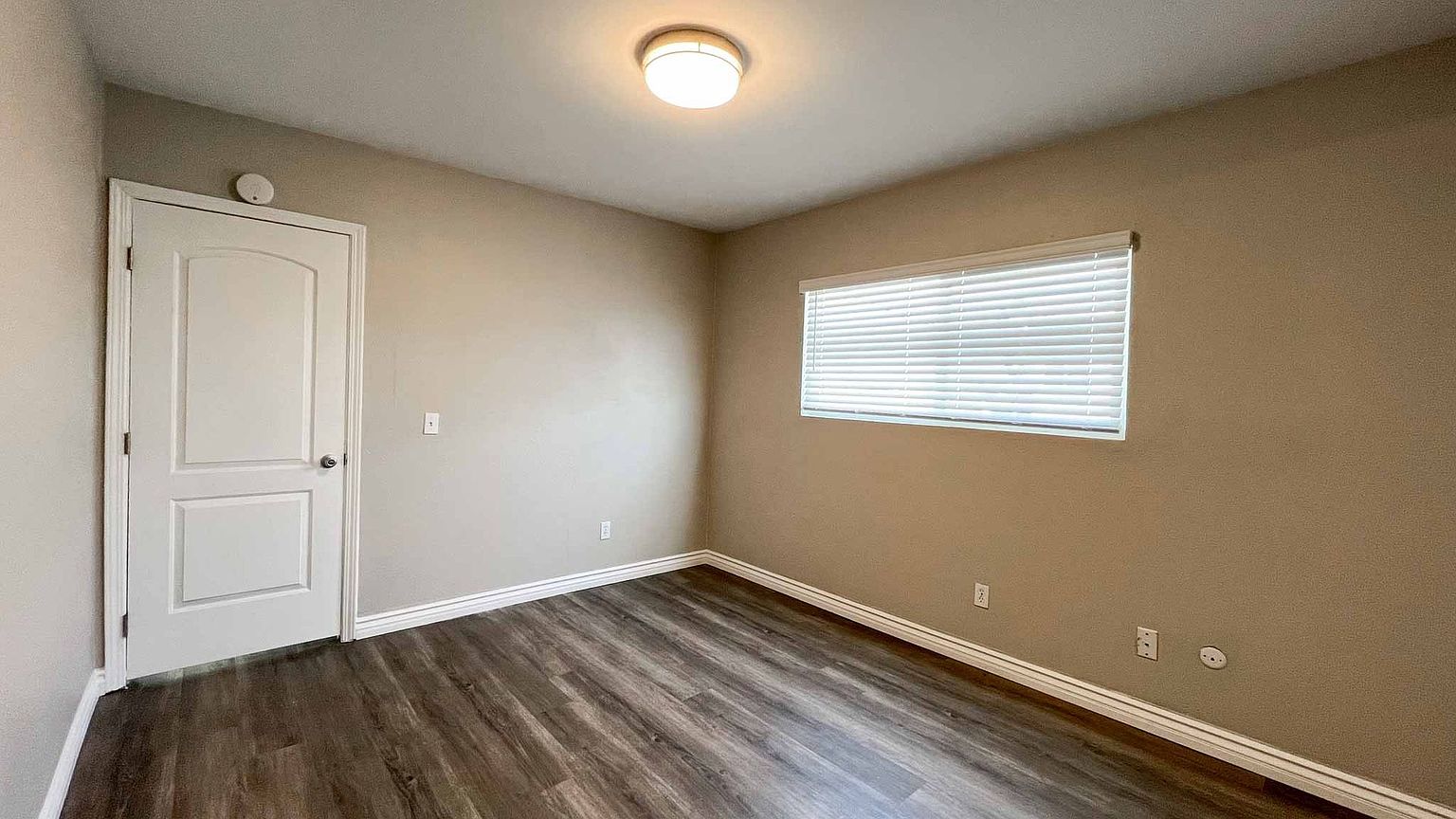 1 beds  1.0 baths photo 2