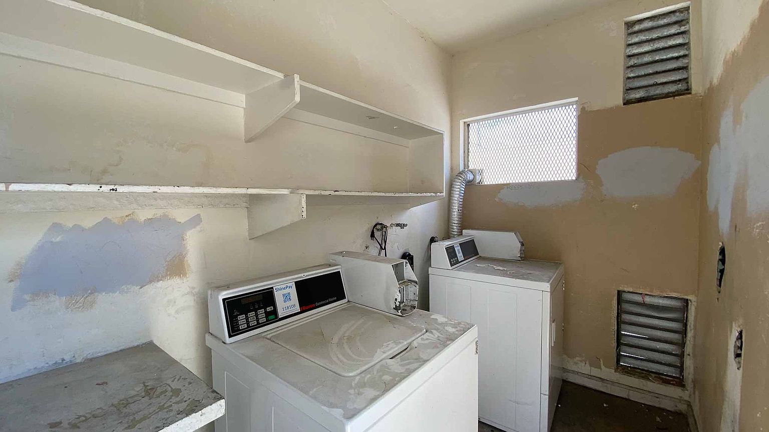 1 beds  1.0 baths photo 3