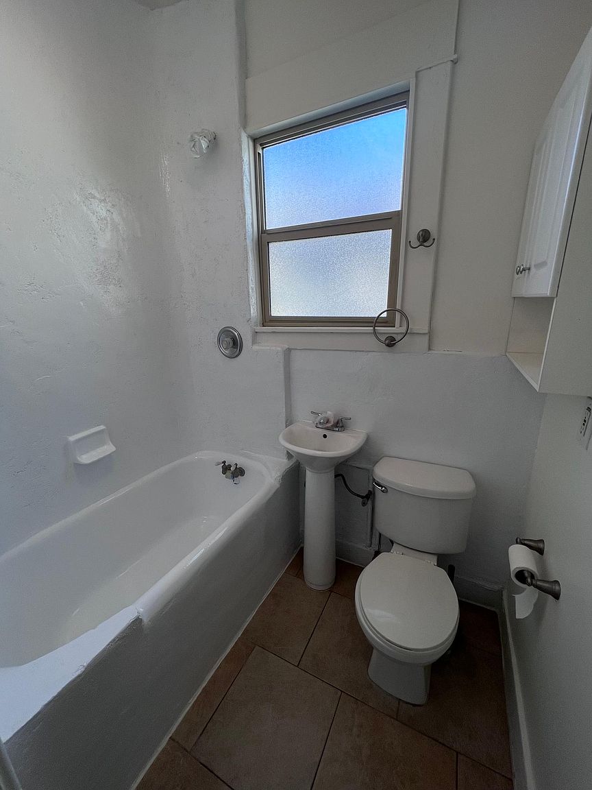 1031 E Palm Ln photo 5