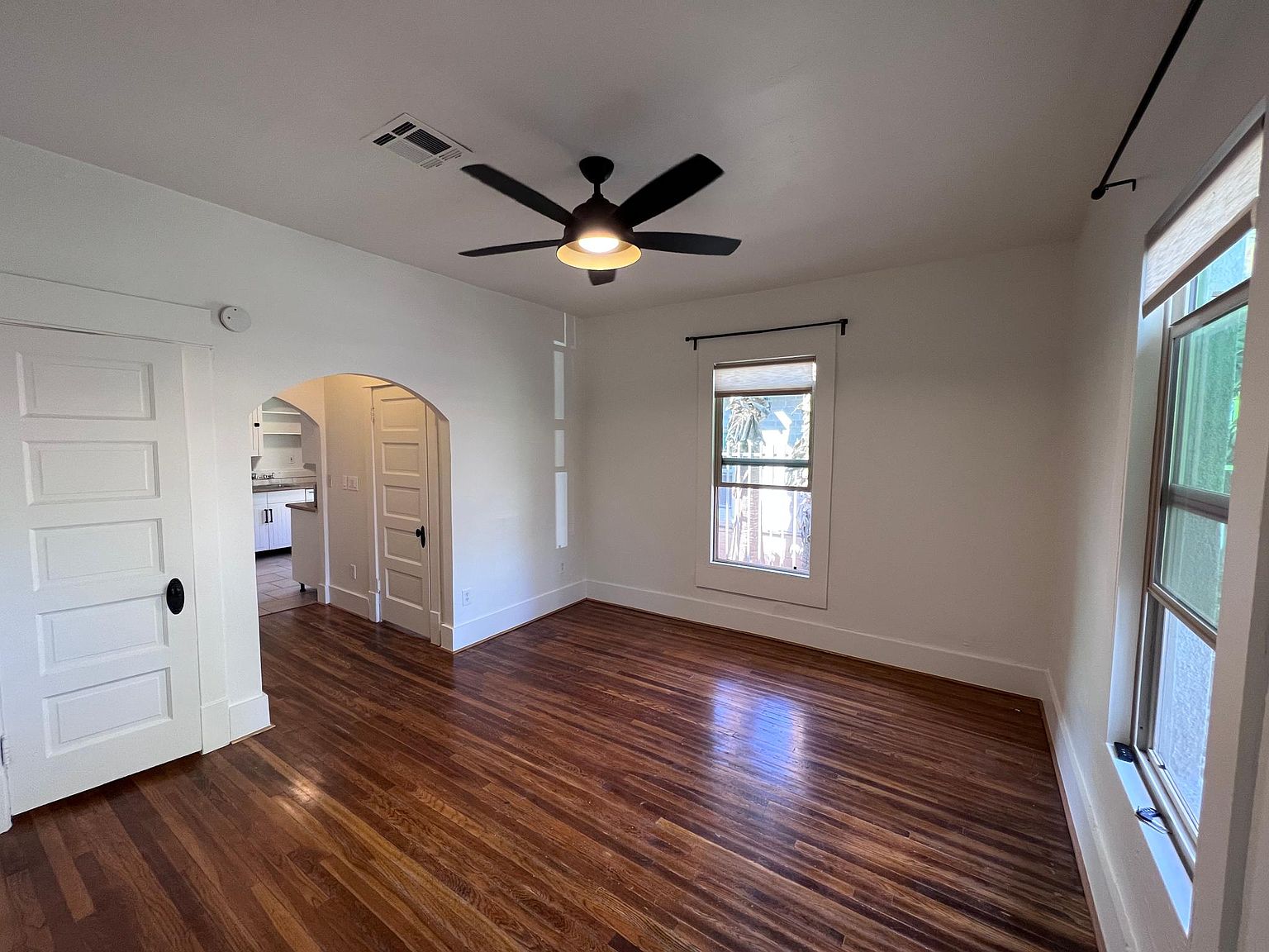 1031 E Palm Ln photo 3