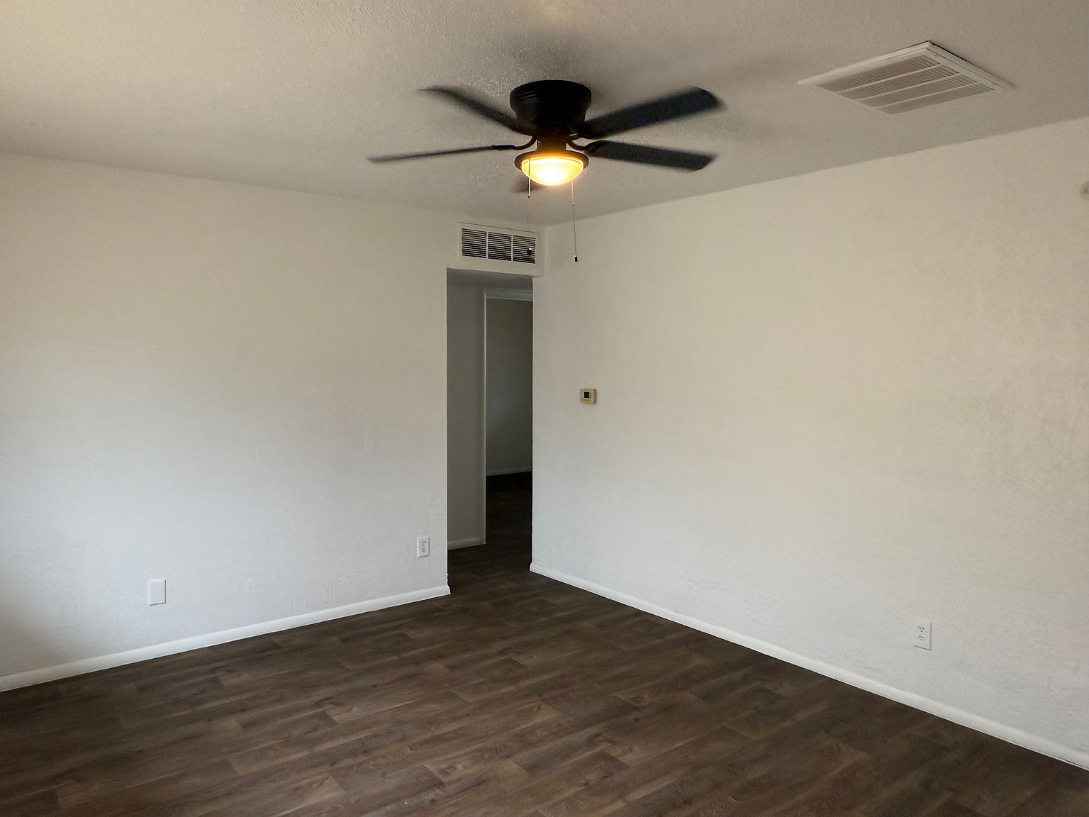 1630 W Desert Cove Ave photo 4