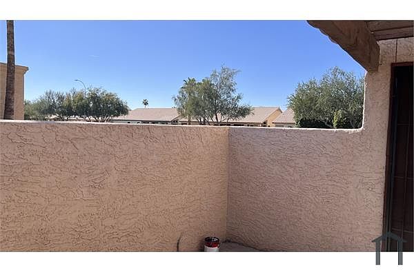 725 N Arrowhead Dr photo 4