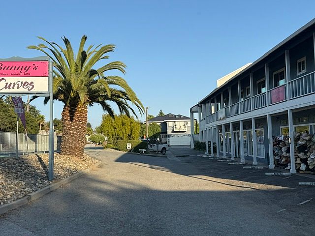 2BR/1BA Apartment on Soquel Dr · Aptos photo 5