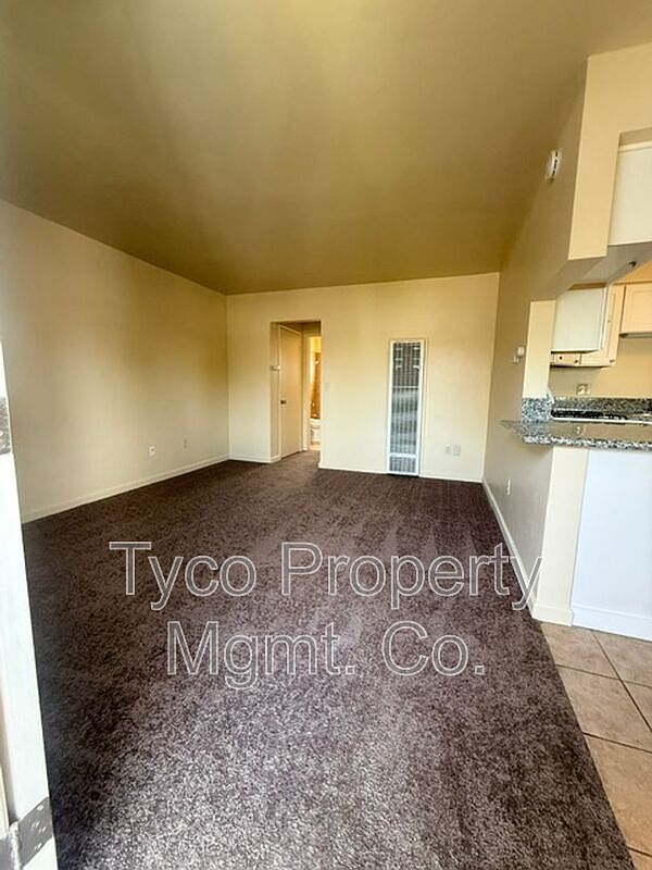 591 D St photo 3