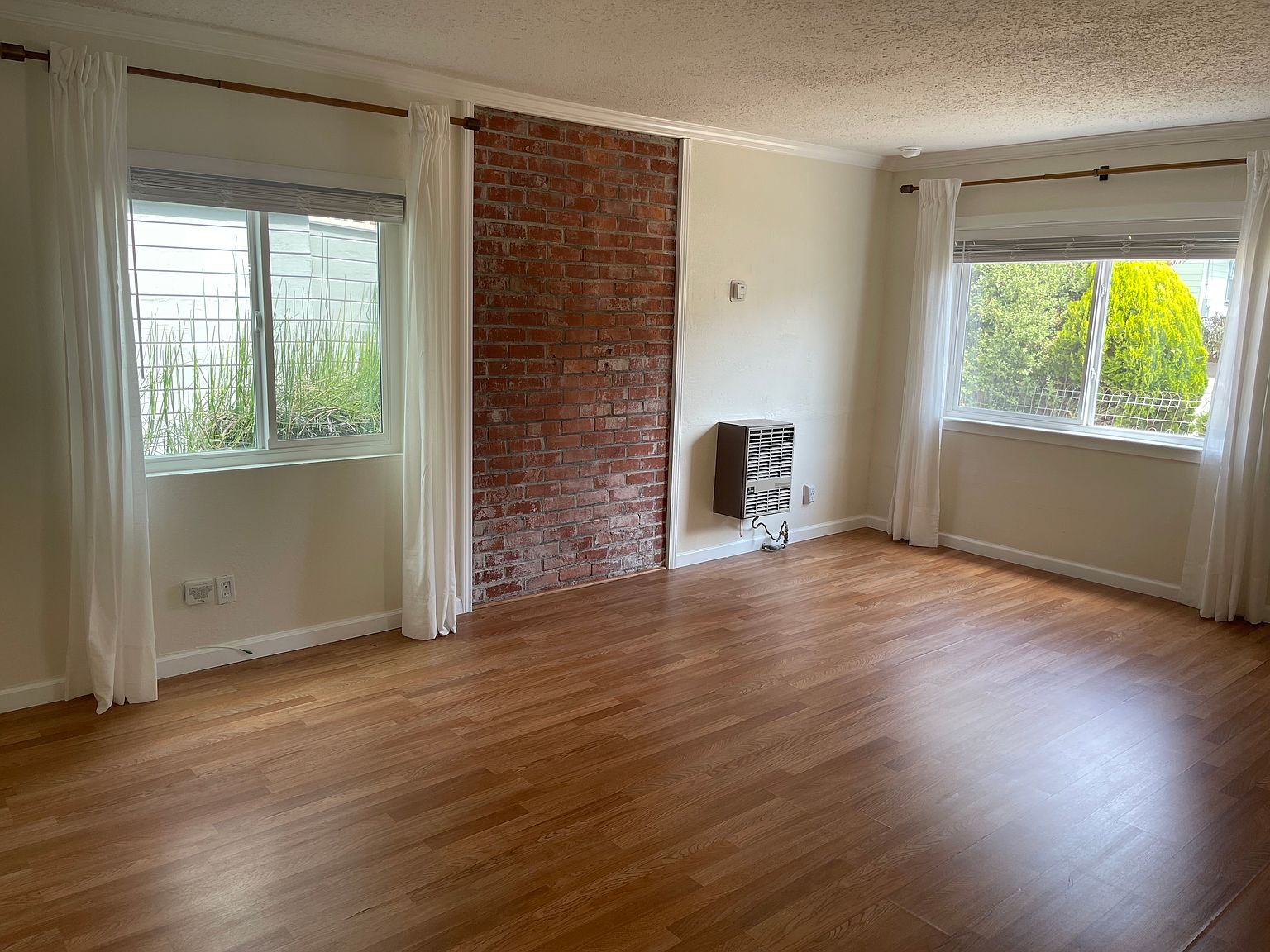 5887 Beaudry St photo 3