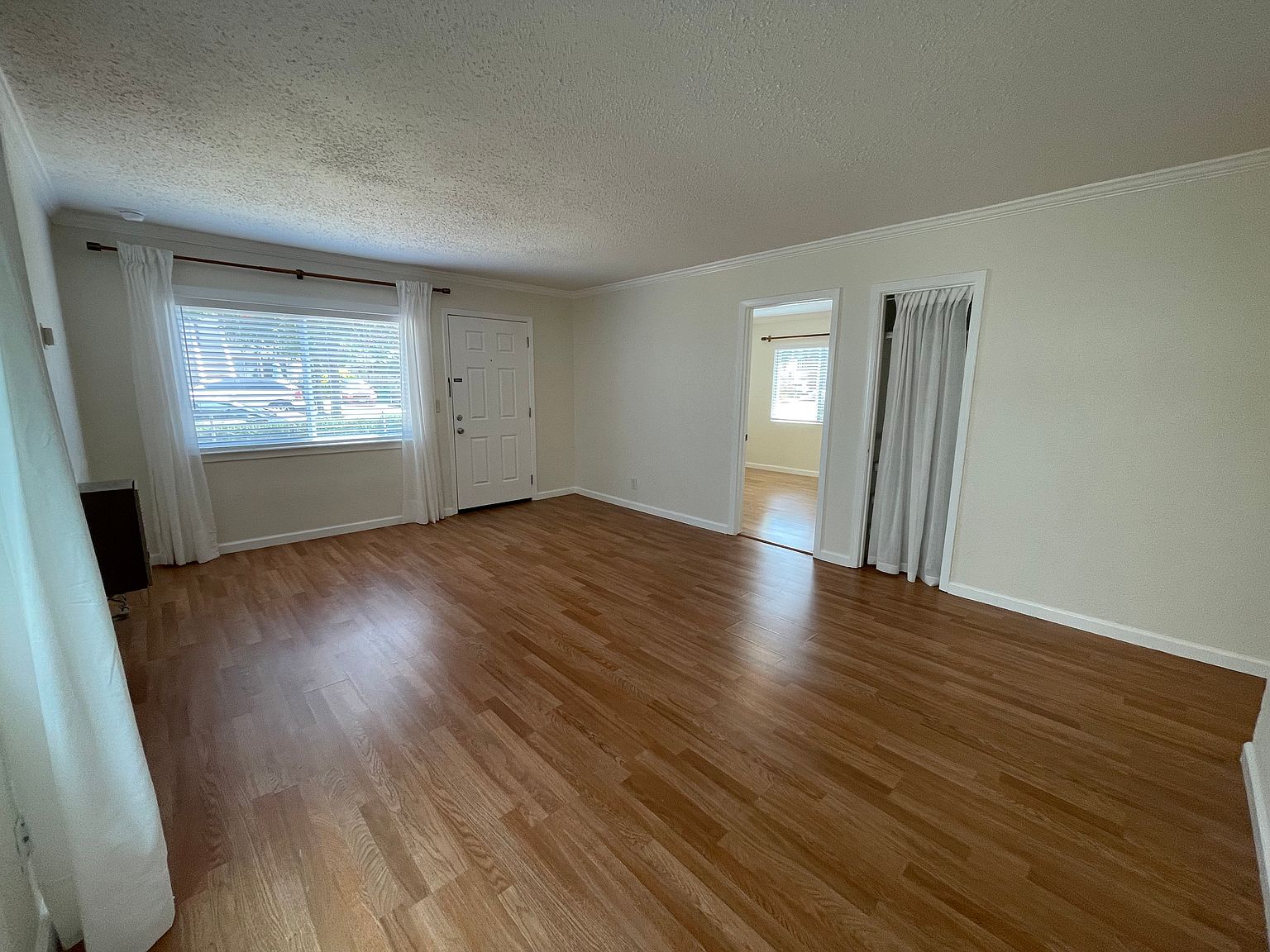 5887 Beaudry St photo 4