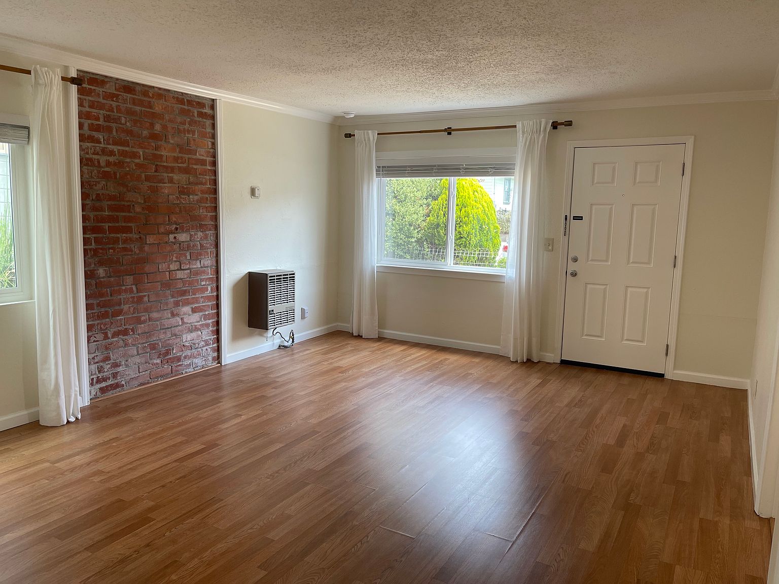 5887 Beaudry St photo 2
