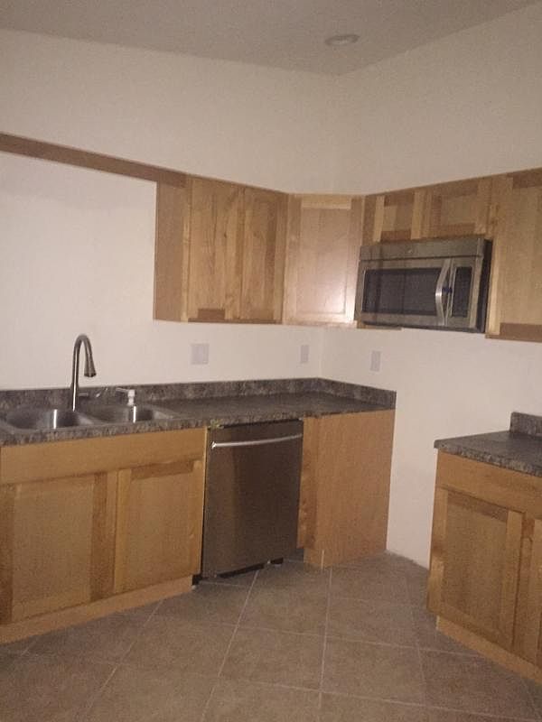 116 W Apache St Phoenix, AZ 85003 photo 2