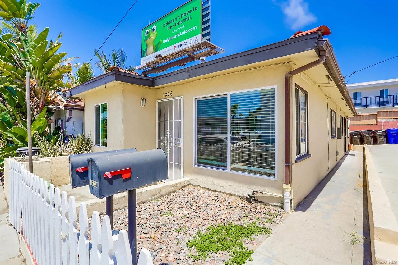 1208 Viola St photo 2