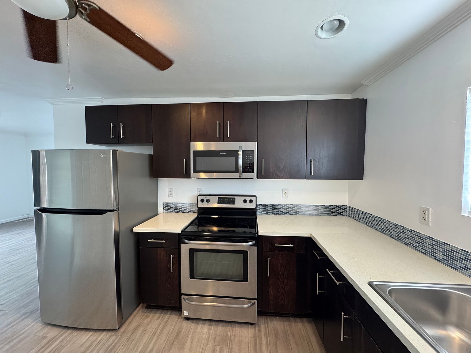 3038 Broadway photo 3