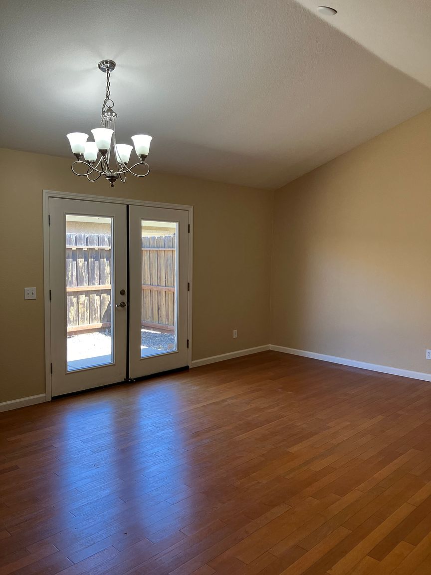 417 Acacia St photo 3