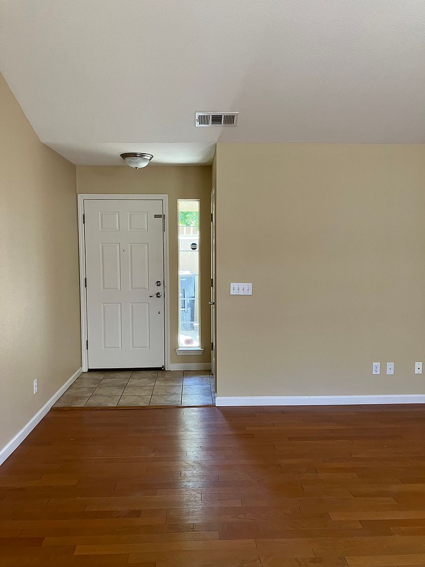 417 Acacia St photo 2