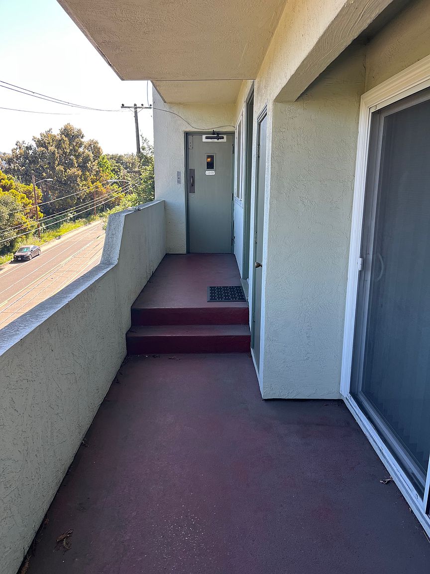 655 Macarthur Blvd photo 5