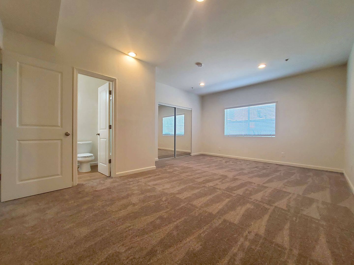 4 beds  2.0 baths photo 5