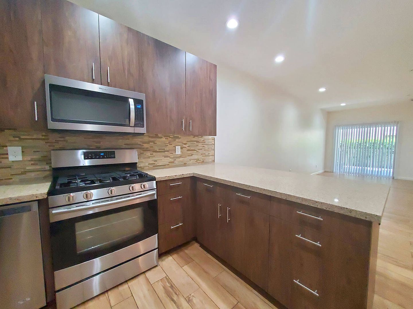 4 beds  2.0 baths photo 3