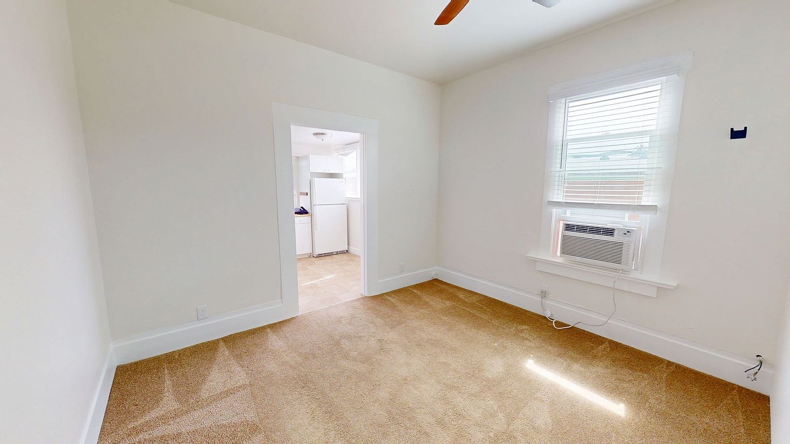 Great Location - Fully Furnished photo 3