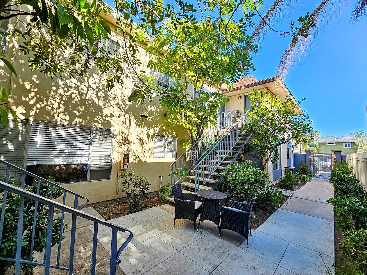4476 Marlborough Ave photo 2