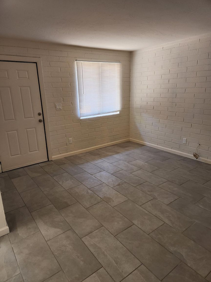 9623 N 10th Ave APT 2 photo 4