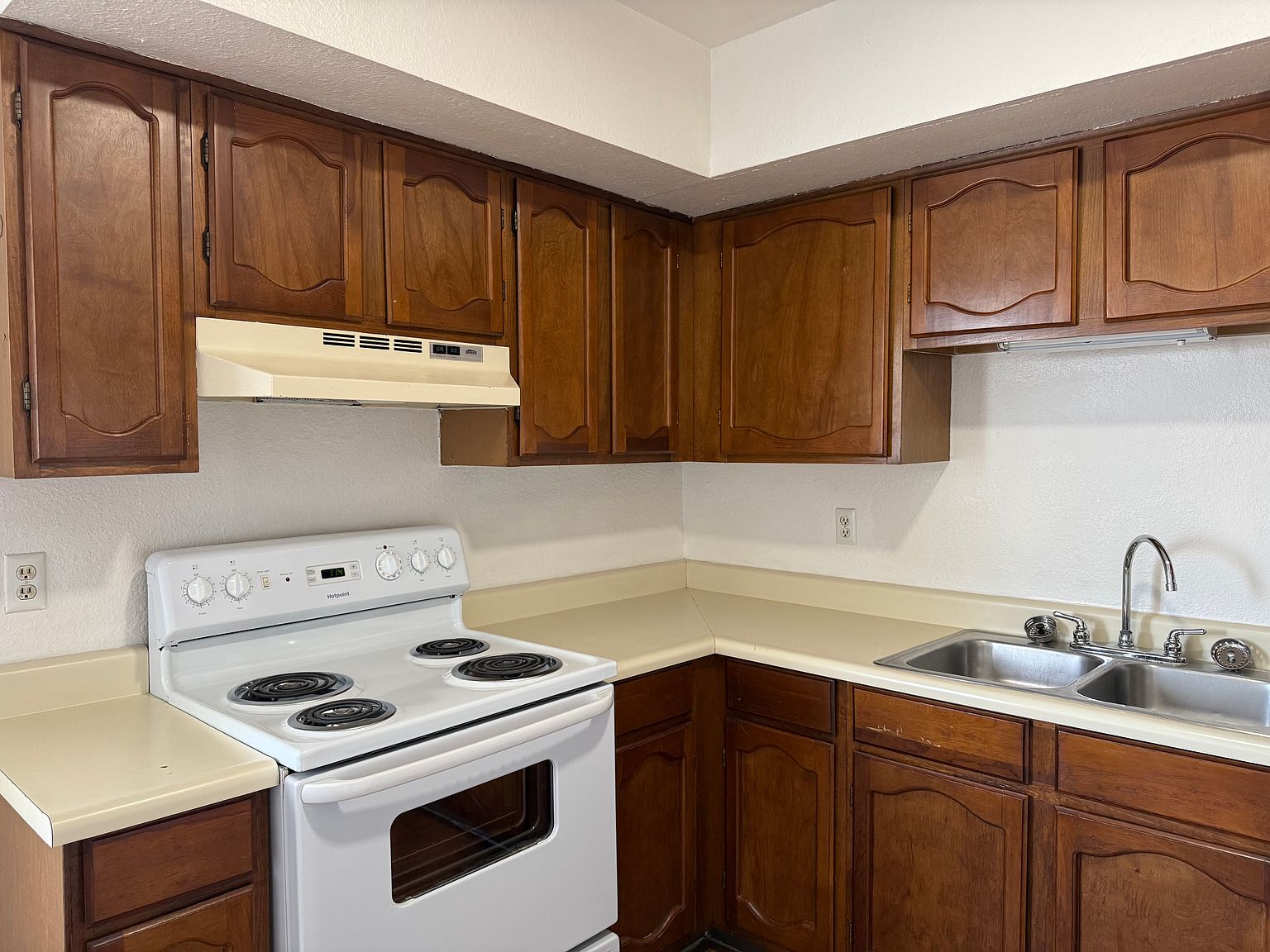 1601 W Denton Ln APT 11 photo 3
